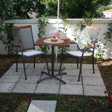 With Garden Casa de hóspedes