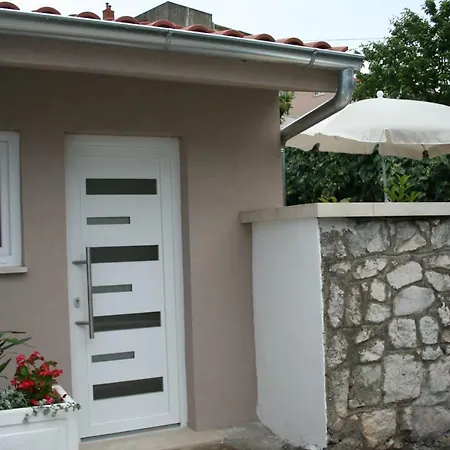 With Garden בית הארחה 3*