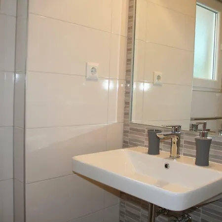 בית הארחה With Garden