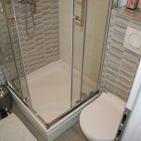 With Garden בית הארחה