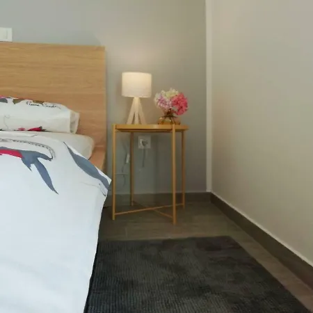 בית הארחה With Garden