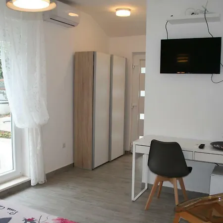 With Garden Πανσιόν 3*