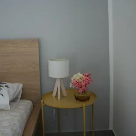 بيت ضيافة With Garden