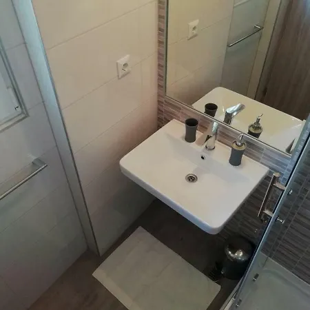 With Garden سبليت